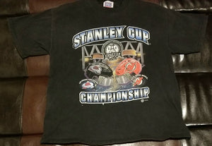 2001 STANLEY CUP CHAMPIONSHIP COLORADO AVALANCHE NEW JERSEY DEVILS T-Shirt Men's LARGE L