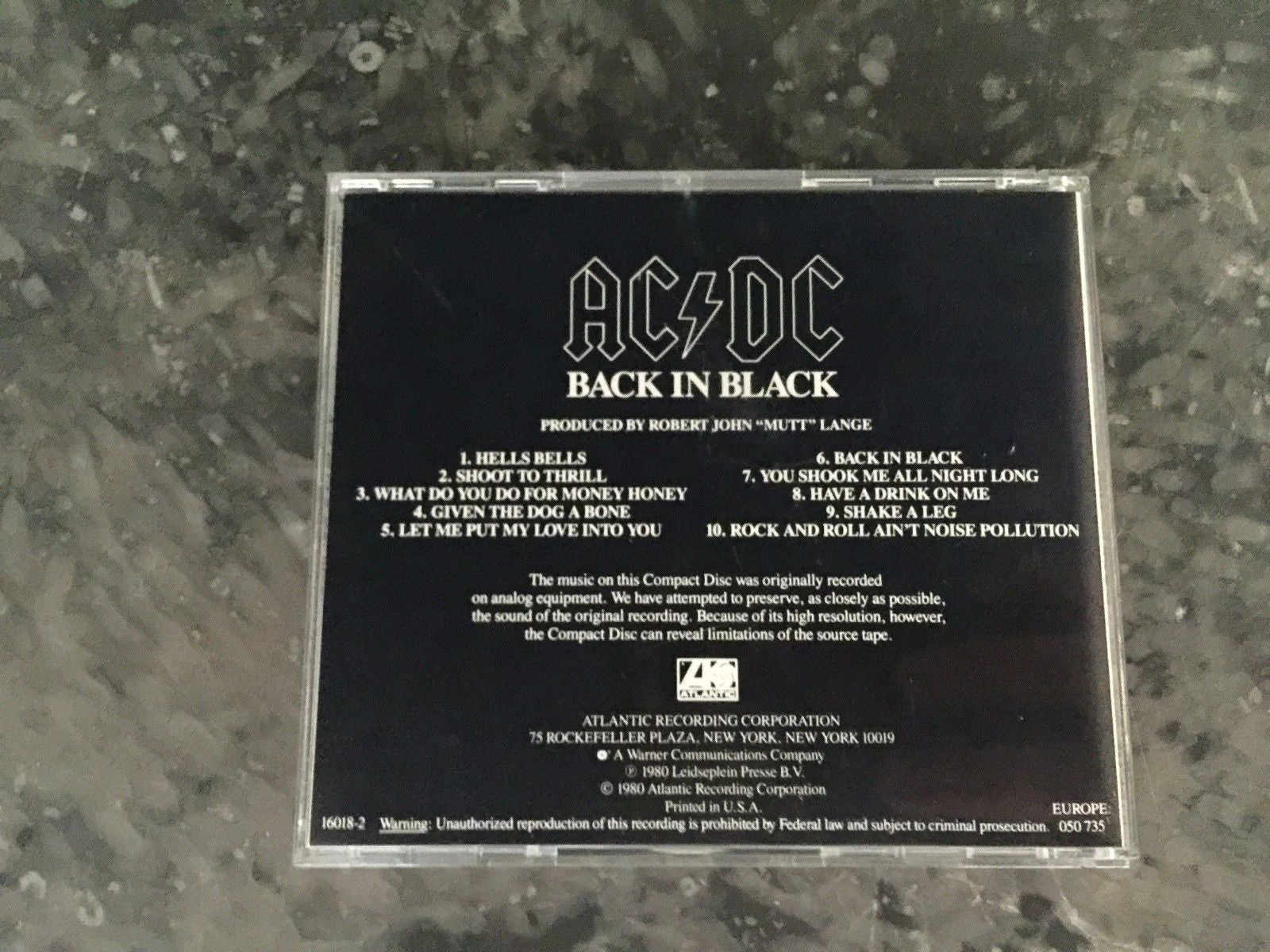AC/DC 「BACK IN BLACK」【32XD-320】CD Ac/Dc - Back in Black - Amazon.com Music